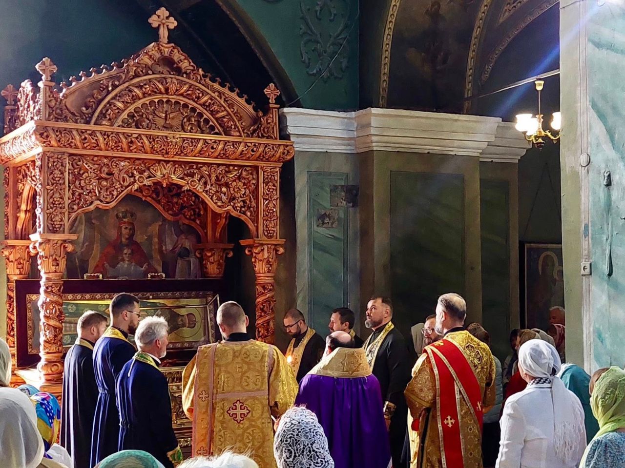 Акафіст перед мощами святителя Феодосія Углицького в Троїцькому соборі Чернігова