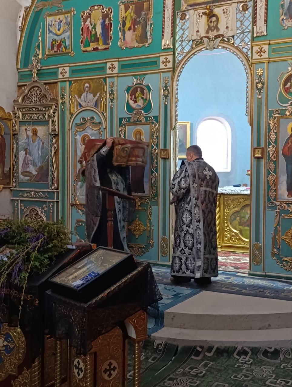 ВЕЧІРНЯ З ЧИНОМ ВИНЕСЕННЯ ПЛАЩАНИЦІ