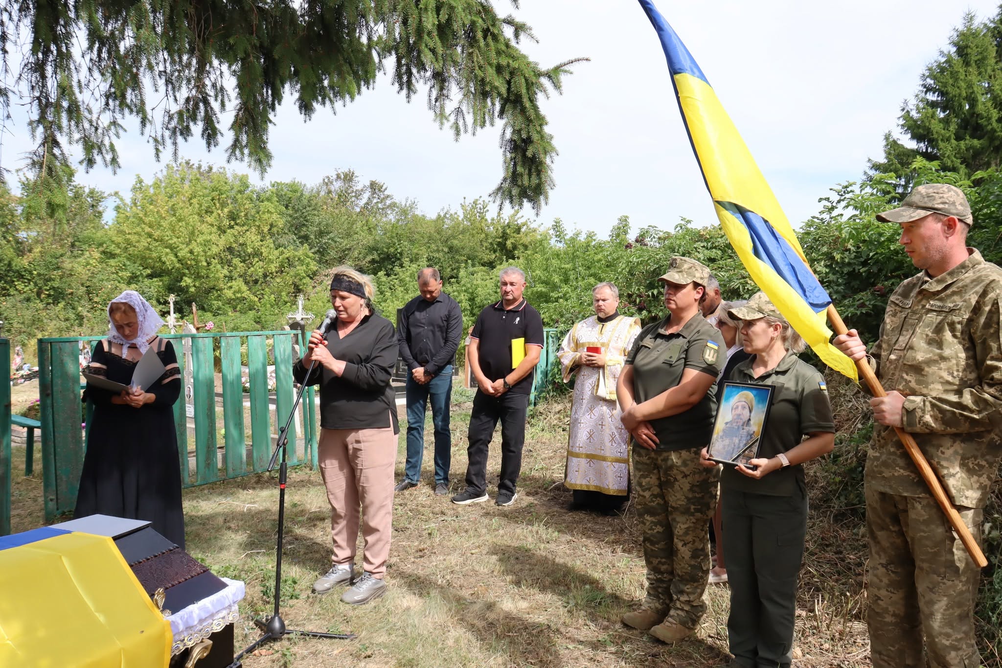 Заупокійна панахида за полеглим воїном Юрієм Запростим с. Врадіївка